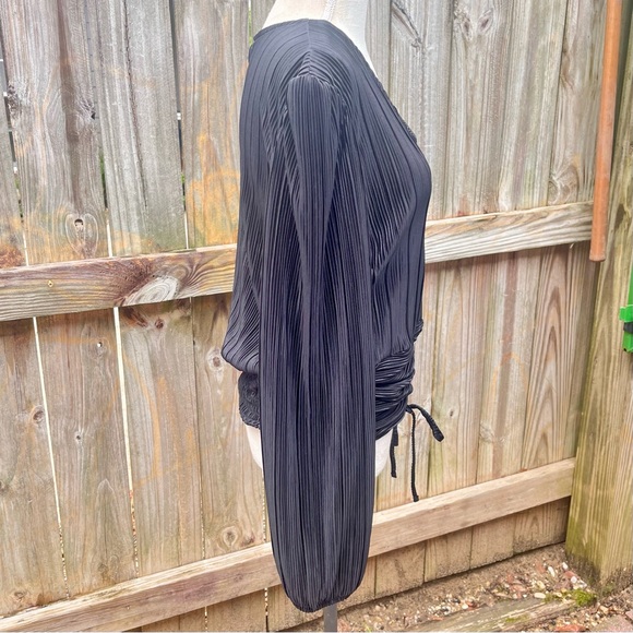 Absolutely Famous Lady’s Blouse with Gathered Hemline; Size L - Picture 4 of 11